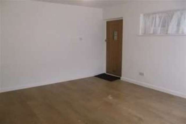  Image of 1 bedroom Flat to rent in Abbey Road Ilford IG2 at Newbury Park, IG2 7ND