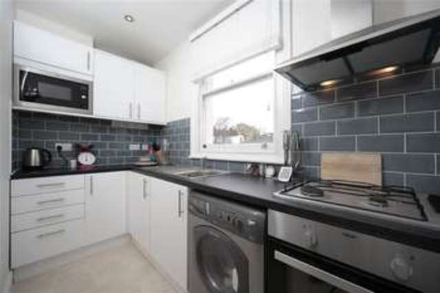  Image of 1 bedroom Flat to rent in Northcote Road London SW11 at Battersea London Clapham Junction, SW11 1NZ