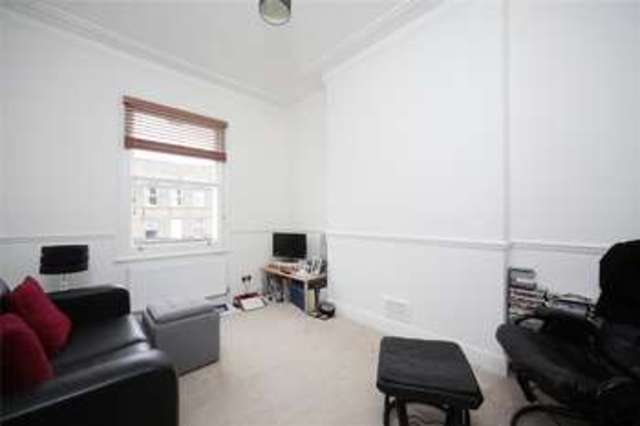  Image of 1 bedroom Flat to rent in Northcote Road London SW11 at Battersea London Clapham Junction, SW11 1NZ