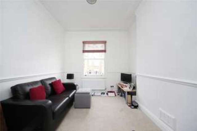  Image of 1 bedroom Flat to rent in Northcote Road London SW11 at Battersea London Clapham Junction, SW11 1NZ