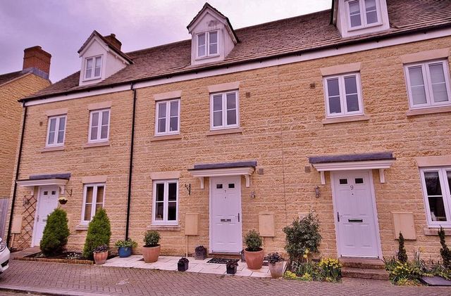  Image of 3 bedroom Terraced house for sale in Northfield Road Witney OX28 at Northfield Road  Witney, OX28 1FY