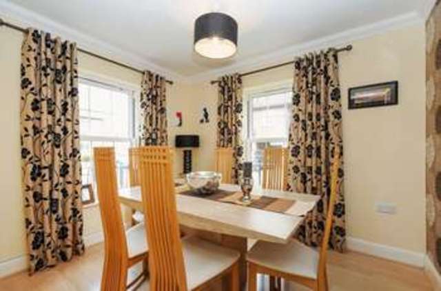  Image of 5 bedroom Detached house for sale in Otterbourne Walk Sherfield-on-Loddon Hook RG27 at Otterbourne Walk Sherfield-on-Loddon Hook, RG27 0SF