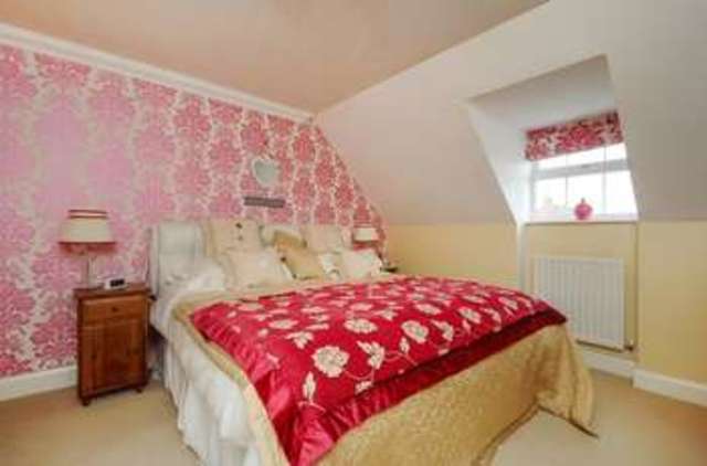  Image of 5 bedroom Detached house for sale in Otterbourne Walk Sherfield-on-Loddon Hook RG27 at Otterbourne Walk Sherfield-on-Loddon Hook, RG27 0SF
