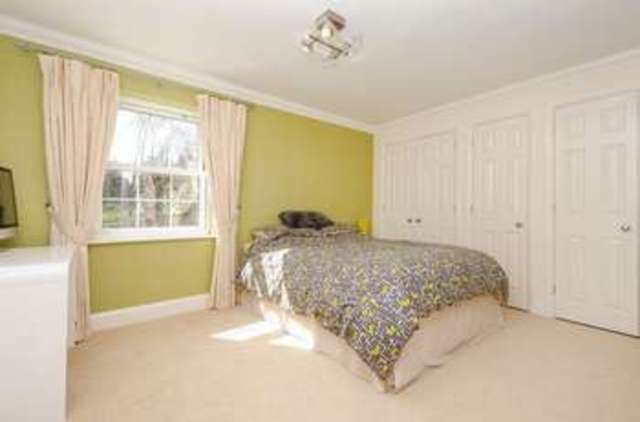  Image of 5 bedroom Detached house for sale in Otterbourne Walk Sherfield-on-Loddon Hook RG27 at Otterbourne Walk Sherfield-on-Loddon Hook, RG27 0SF