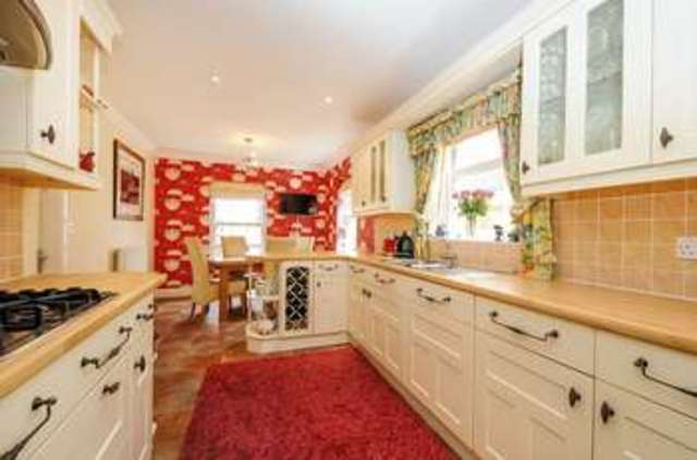  Image of 5 bedroom Detached house for sale in Otterbourne Walk Sherfield-on-Loddon Hook RG27 at Otterbourne Walk Sherfield-on-Loddon Hook, RG27 0SF