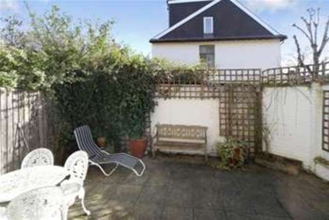  Image of 1 bedroom Flat to rent in Pagoda Avenue Kew Richmond TW9 at Richmond, TW9 2HQ
