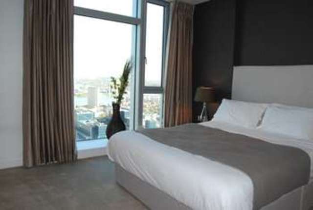  Image of 2 bedroom Flat to rent in Pan Peninsula Square London E14 at Canary Wharf, E14 9HR