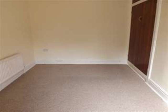  Image of 2 bedroom Terraced house to rent in Parker Street Runcorn WA7 at Runcorn, WA7 1RG