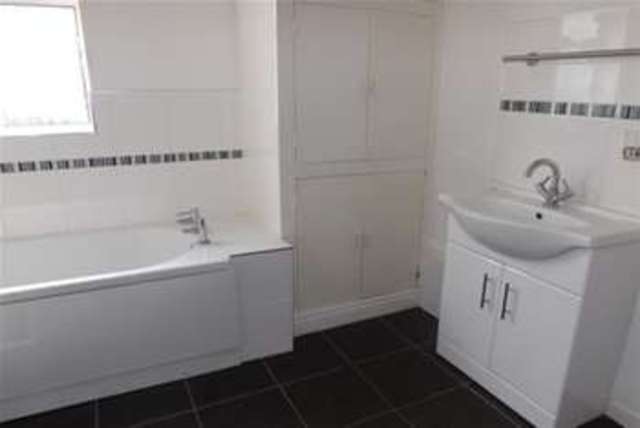  Image of 2 bedroom Terraced house to rent in Parker Street Runcorn WA7 at Runcorn, WA7 1RG