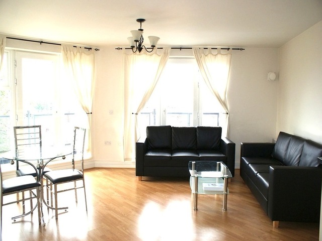  Image of 2 bedroom Flat to rent in Greyhound Hill London NW4 at HENDON  LONDON, NW4 4JE