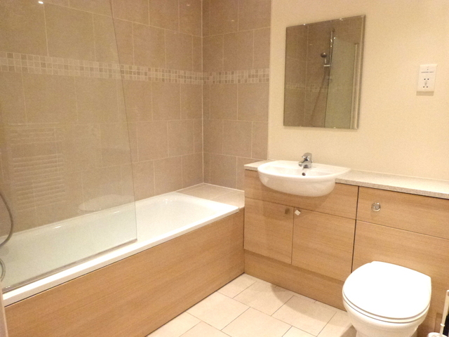  Image of 2 bedroom Flat to rent in Greyhound Hill London NW4 at HENDON  LONDON, NW4 4JE
