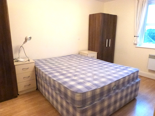  Image of 2 bedroom Flat to rent in Greyhound Hill London NW4 at HENDON  LONDON, NW4 4JE