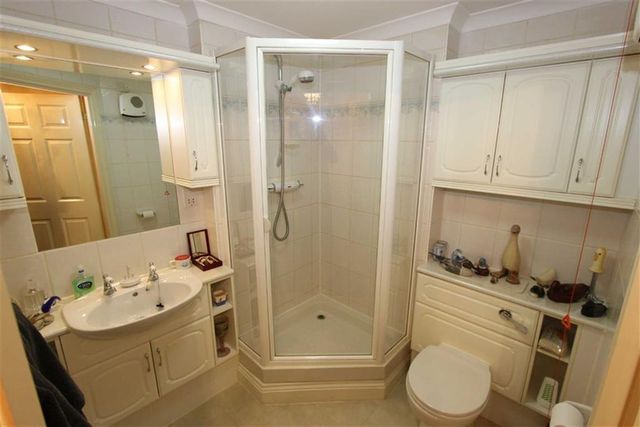  Image of 2 bedroom Flat for sale in Green Lanes London N21 at Pegasus Lodge Winchmore Hill Winchmore Hill, N21 2RW
