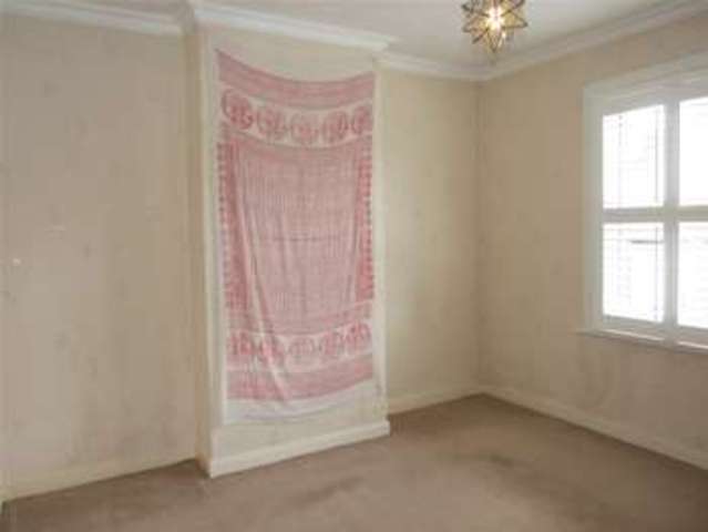  Image of 2 bedroom Terraced house to rent in Pell Street Reading RG1 at Reading Berkshire Reading, RG1 2NZ