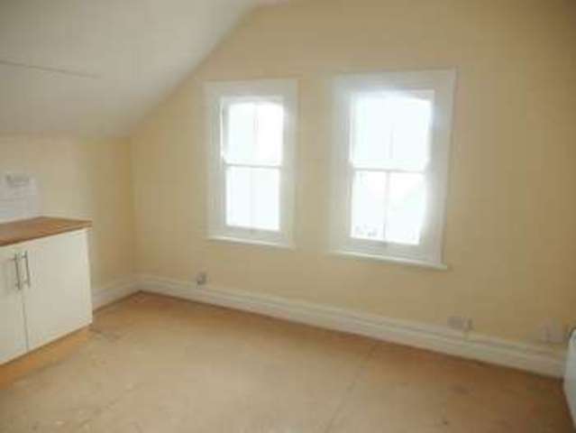  Image of 1 bedroom Flat to rent in Pen-Y-Lan Road Penylan Cardiff CF23 at Pen-Y-Lan Road  Cardiff, CF23 5HW