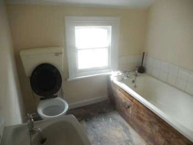  Image of 1 bedroom Flat to rent in Pen-Y-Lan Road Penylan Cardiff CF23 at Pen-Y-Lan Road  Cardiff, CF23 5HW