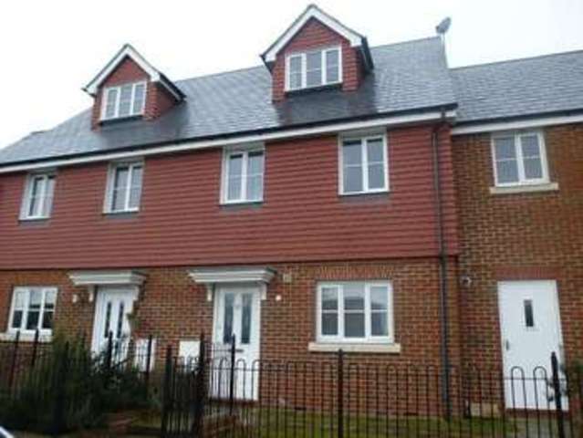  Image of 4 bedroom Detached house to rent in Penland Road Bexhill-on-Sea TN40 at Bexhill, TN40 2JG