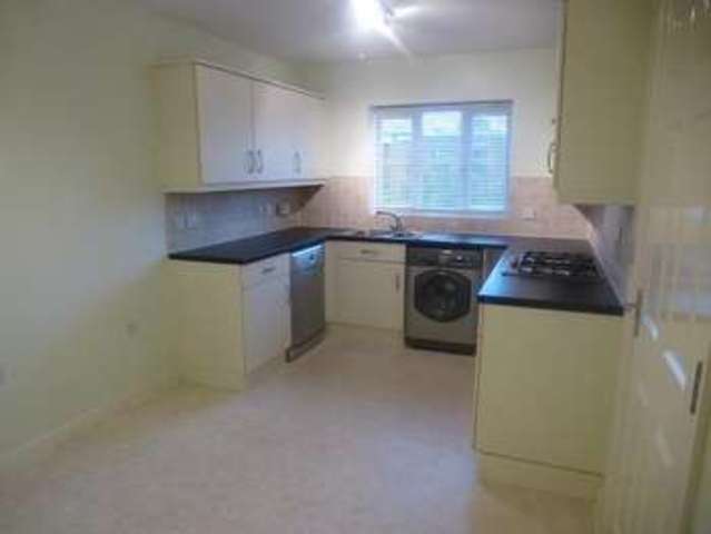  Image of 4 bedroom Detached house to rent in Penland Road Bexhill-on-Sea TN40 at Bexhill, TN40 2JG