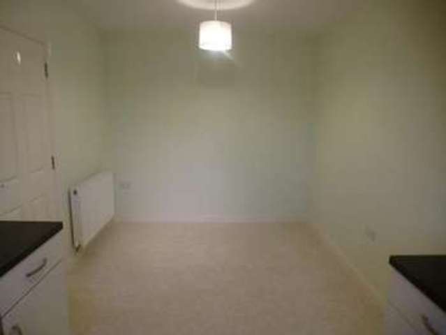  Image of 4 bedroom Detached house to rent in Penland Road Bexhill-on-Sea TN40 at Bexhill, TN40 2JG