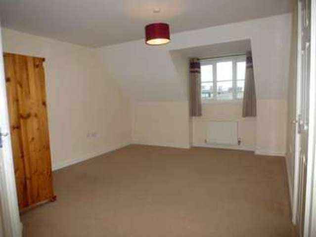  Image of 4 bedroom Detached house to rent in Penland Road Bexhill-on-Sea TN40 at Bexhill, TN40 2JG
