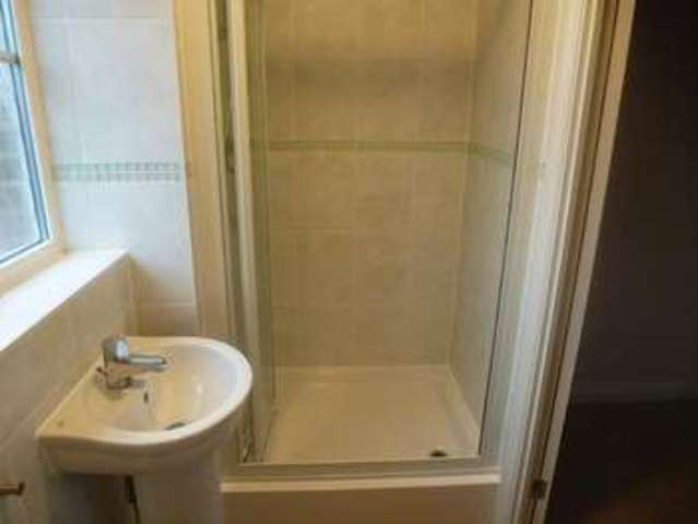  Image of 4 bedroom Detached house to rent in Penland Road Bexhill-on-Sea TN40 at Bexhill, TN40 2JG
