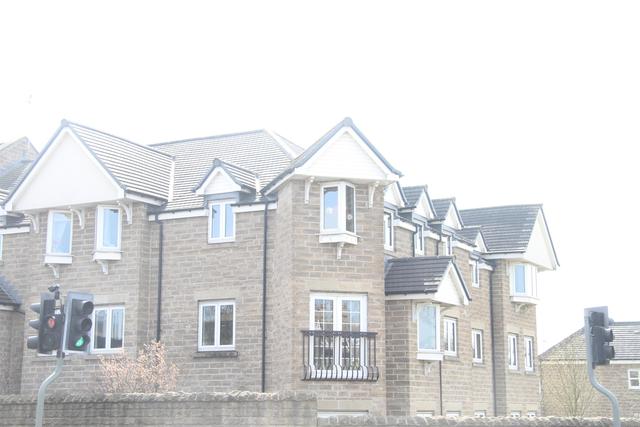  Image of 2 bedroom Flat for sale in Pennythorne Drive Yeadon Leeds LS19 at Yeadon Leeds Rawdon, LS19 7DS