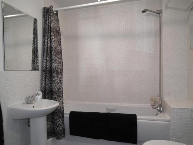  Image of 2 bedroom Flat for sale in Pennythorne Drive Yeadon Leeds LS19 at Yeadon Leeds Rawdon, LS19 7DS