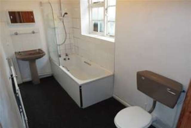  Image of 1 bedroom Studio flat to rent in Peveril Drive The Park Nottingham NG7 at Nottingham, NG7 1DE