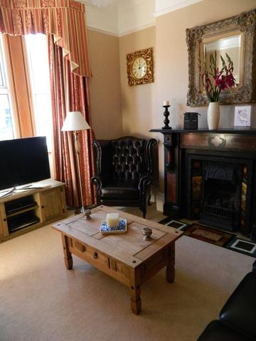  Image of 4 bedroom Detached house to rent in Plum Lane London SE18 at Plumstead Common  London, SE18 3AE
