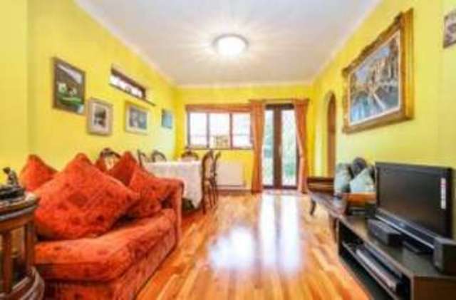  Image of 4 bedroom Semi-Detached house for sale in Pollard Road London N20 at Whetstone  Whetstone, N20 0UE