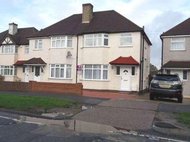  Image of 3 bedroom Detached house to rent in Poole Road West Ewell Epsom KT19 at West Ewell  Epsom, KT19 9SJ