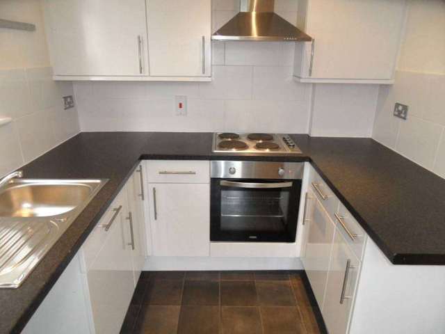  Image of 3 bedroom Detached house to rent in Poole Road West Ewell Epsom KT19 at West Ewell  Epsom, KT19 9SJ
