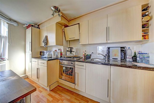  Image of 1 bedroom Property for sale in Prince of Wales Drive London SW11 at Prince of Wales Drive London London, SW11 4BU