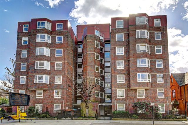  Image of 1 bedroom Property for sale in Prince of Wales Drive London SW11 at Prince of Wales Drive London London, SW11 4BU
