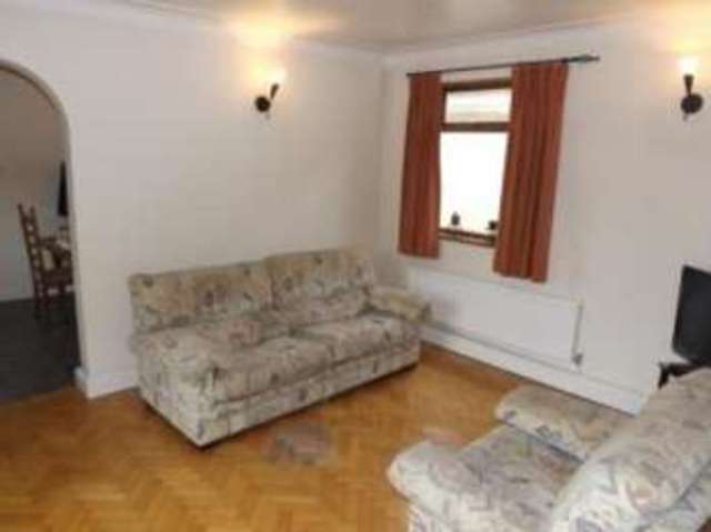  Image of 2 bedroom Bungalow for sale in Stanley Road North Rainham RM13 at Rainham  South Hornchurch, RM13 8BJ