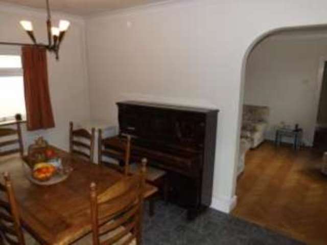  Image of 2 bedroom Bungalow for sale in Stanley Road North Rainham RM13 at Rainham  South Hornchurch, RM13 8BJ