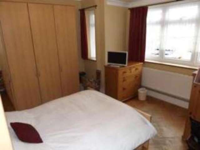  Image of 2 bedroom Bungalow for sale in Stanley Road North Rainham RM13 at Rainham  South Hornchurch, RM13 8BJ
