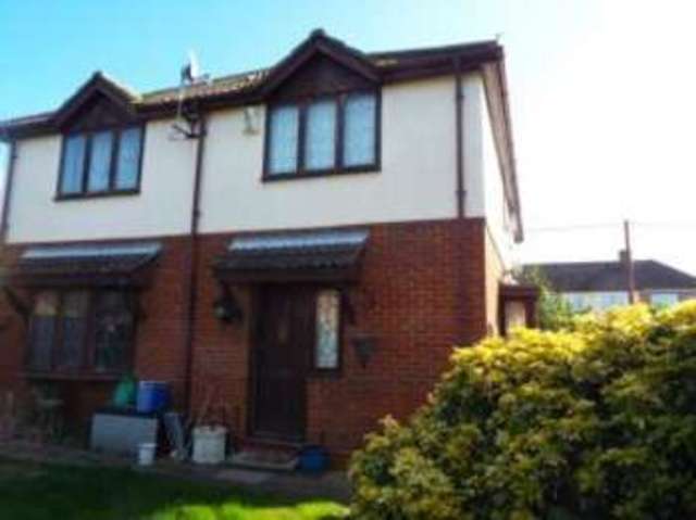  Image of 1 bedroom End of Terrace for sale in Lake Avenue Rainham RM13 at Rainham Essex Wennington, RM13 9SE