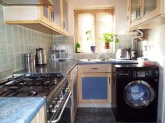  Image of 1 bedroom End of Terrace for sale in Lake Avenue Rainham RM13 at Rainham Essex Wennington, RM13 9SE