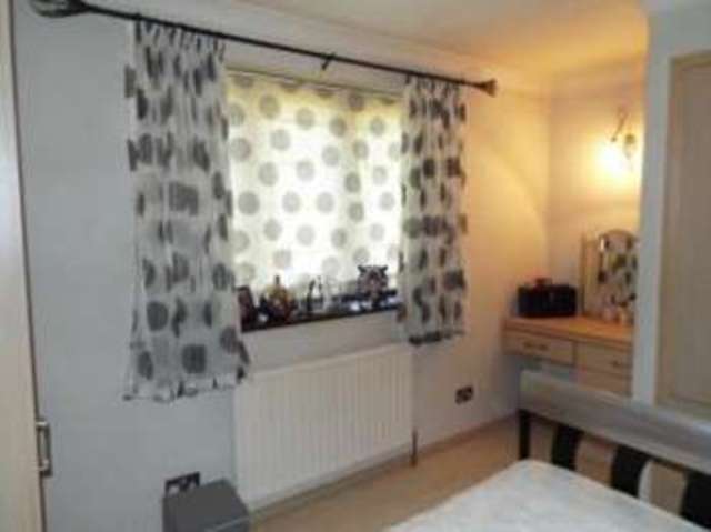  Image of 1 bedroom End of Terrace for sale in Lake Avenue Rainham RM13 at Rainham Essex Wennington, RM13 9SE