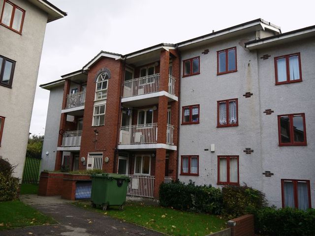  Image of 2 bedroom Flat to rent in Regency Court Bradford BD8 at Regency Court  BRADFORD, BD8 9EX
