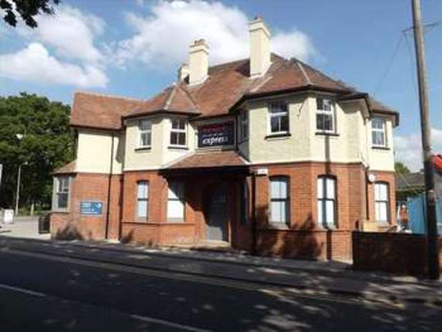  Image of 2 bedroom Apartment to rent in Reading Road Burghfield Common Reading RG7 at Reading Road Burghfield Common Reading, RG7 3QA