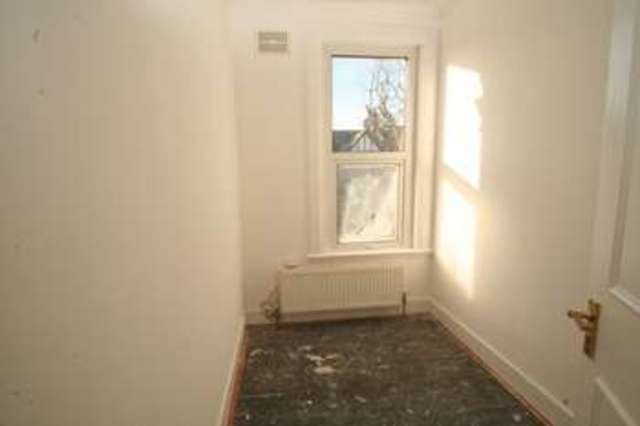  Image of 4 bedroom Flat to rent in Ridley Road London NW10 at LONDON, NW10 5UB