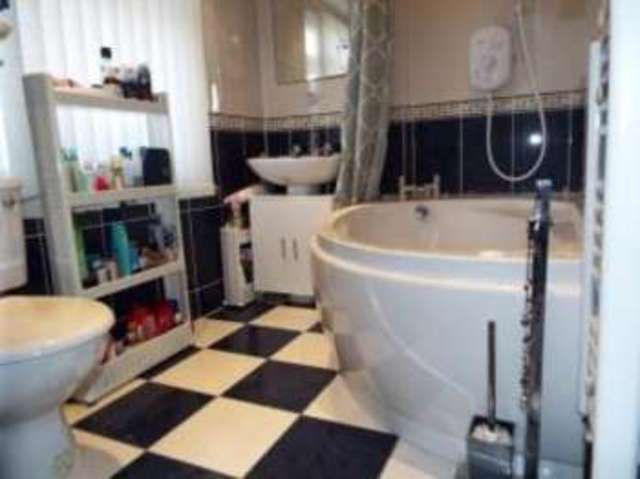 Image of 4 bedroom End of Terrace for sale in Dudley Road Harold Hill Romford RM3 at Romford  Harold Hill, RM3 8LL