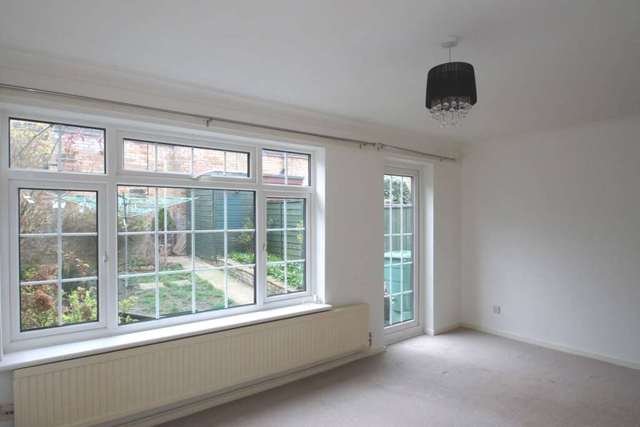  Image of 3 bedroom End of Terrace to rent in Rosebery Way Tring HP23 at Rosebery Way  Tring, HP23 5DT