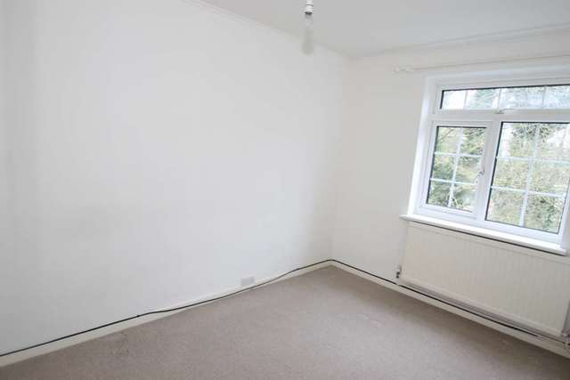  Image of 3 bedroom End of Terrace to rent in Rosebery Way Tring HP23 at Rosebery Way  Tring, HP23 5DT