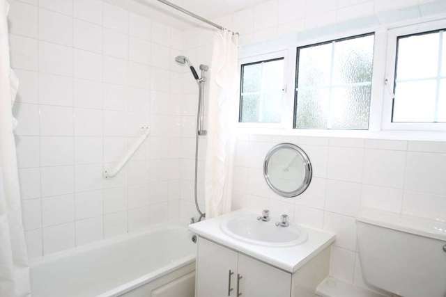  Image of 3 bedroom End of Terrace to rent in Rosebery Way Tring HP23 at Rosebery Way  Tring, HP23 5DT