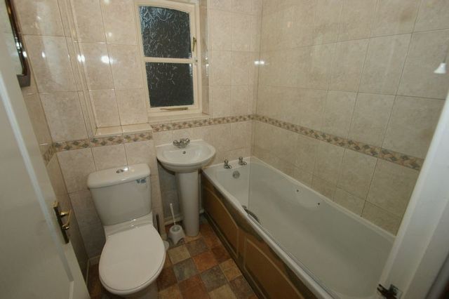  Image of 2 bedroom Terraced house to rent in Sandpiper Way Lenton Nottingham NG7 at Sandpiper Way Lenton Nottingham, NG7 2EE