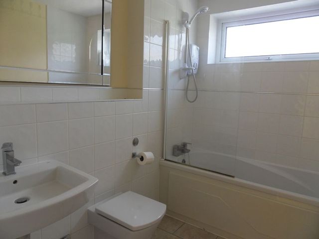  Image of 2 bedroom Flat to rent in Seabrook Road Hythe CT21 at Seabrook Road  Hythe, CT21 5QR