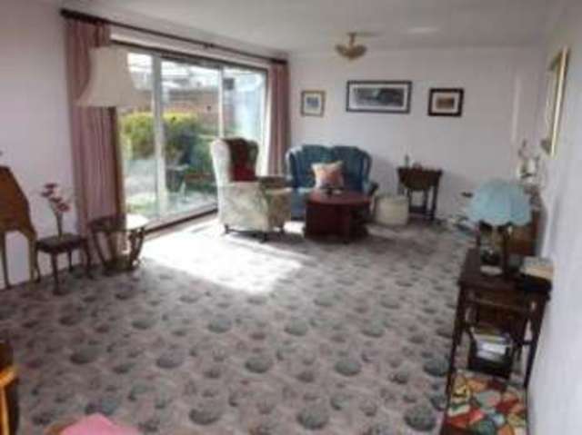  Image of 3 bedroom Bungalow for sale in Severn Walk Leighton Buzzard LU7 at Leighton Buzzard Bedfordshire Heath and Reach, LU7 3DA